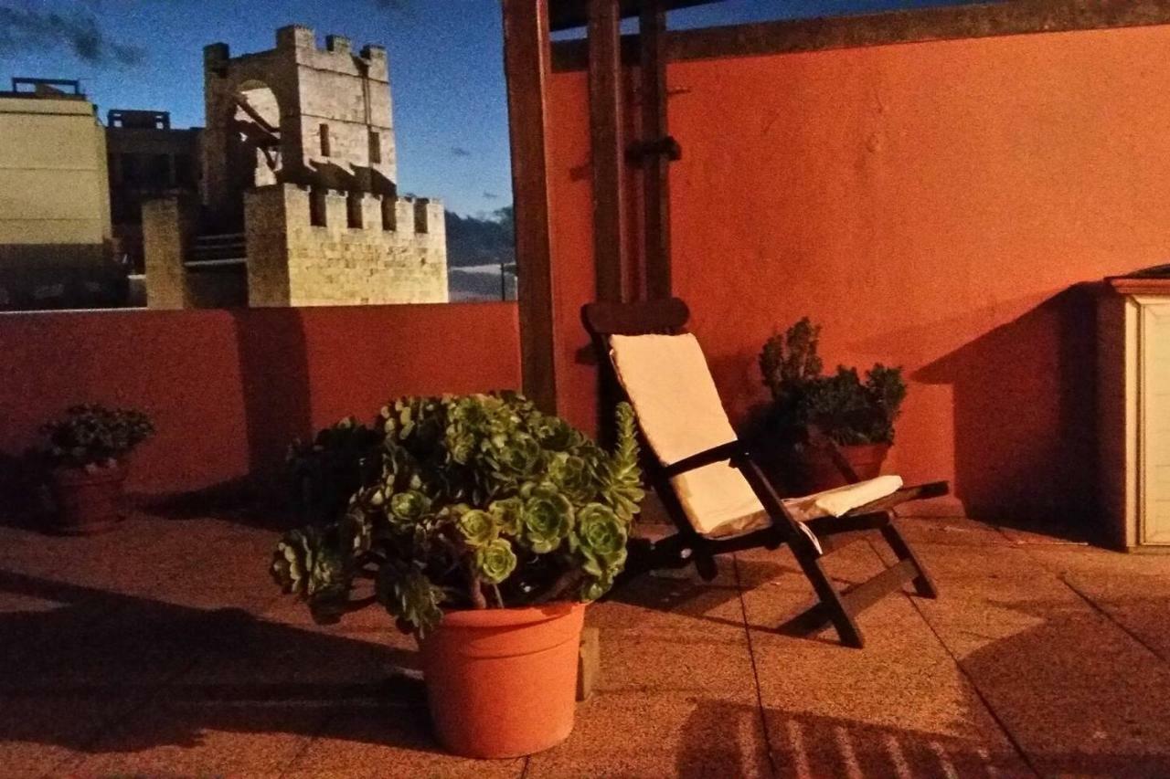 Attico In Centro Con Vista Della Torre - Cozy Penthouse Facing To The Tower Leilighet Oristano Eksteriør bilde
